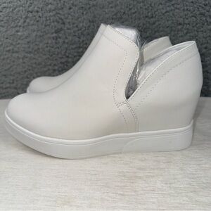 Journee Collection Shoes Womens 8 Wide White Platform Slip On Wedge Sneaker NEW
